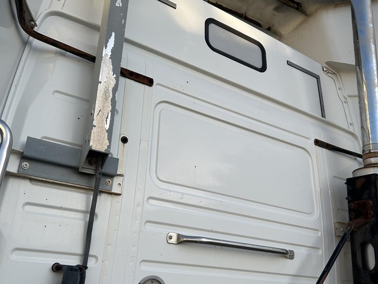 1999-volvo-vnl64t770-image-53