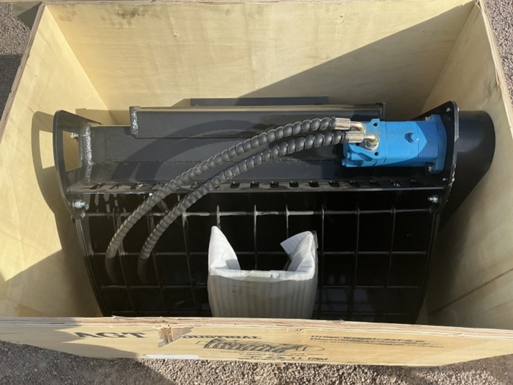 2025-agt-m-bkm-mini-skid-steer-mixer-bucket-image-4