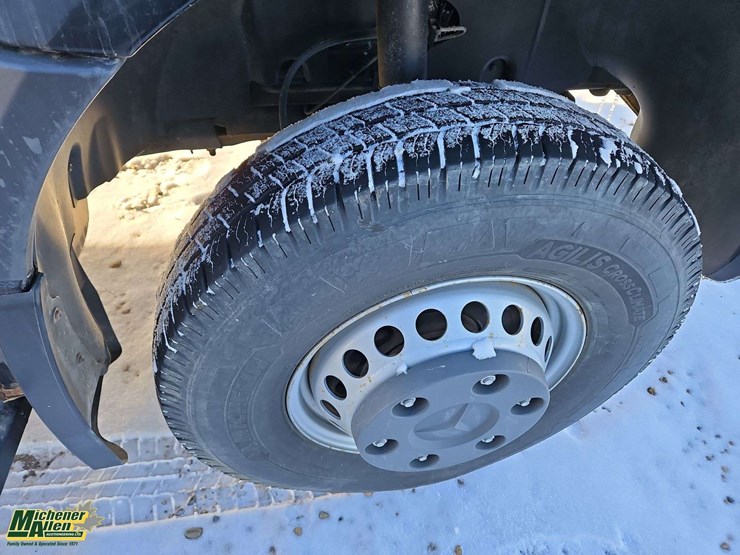 2015-mercedes-benz-sprinter-3500-image-32