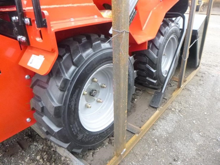 2025-agt-sda140w-skid-steer-loader-image-19