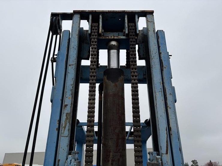 hyster-h300a-forklift-image-15