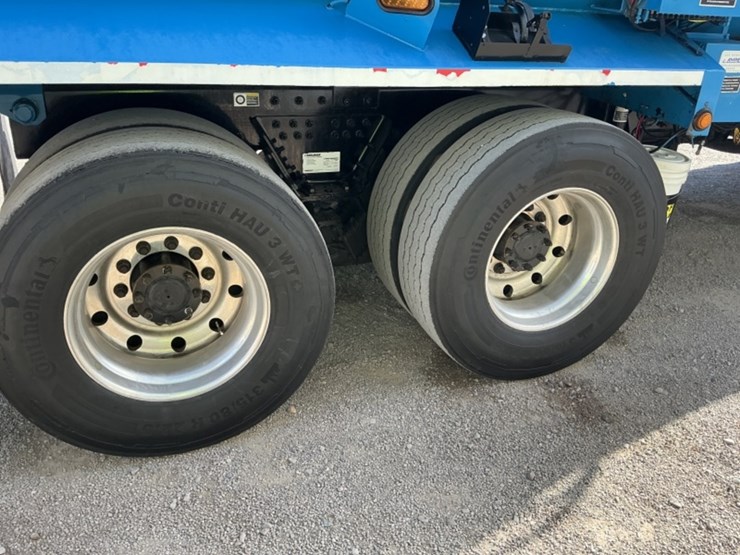 2018-peterbilt-520-image-11