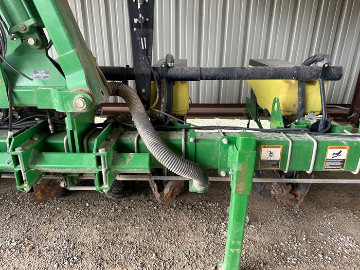 john-deere-1725-image-24