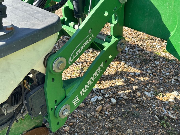 #4308-•-precision-planter-12-row-40"-planter-image-12