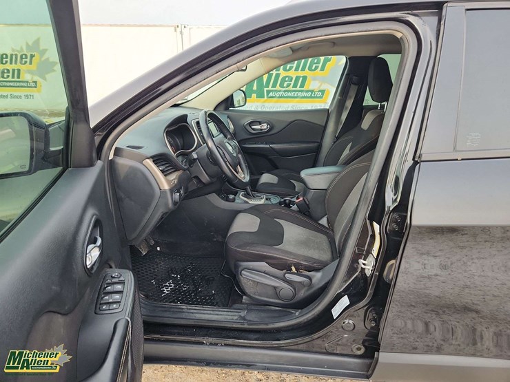 2016-jeep-cherokee-image-14