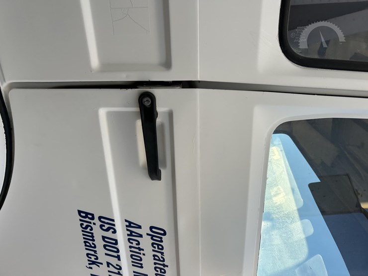 2016-volvo-f613-image-10