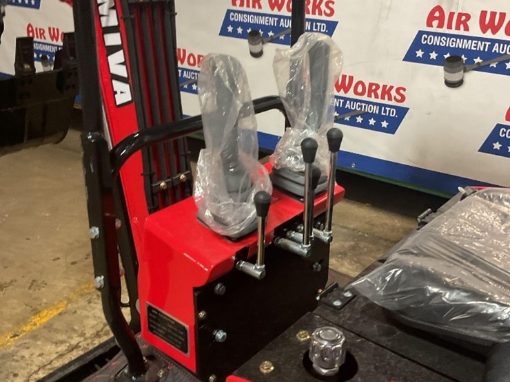 (inv.50031)-new-unused-miva-va13-mini-excavator,-13.5-gas-engine,-manual-thumb,-15"-bucket,-blade-image-8