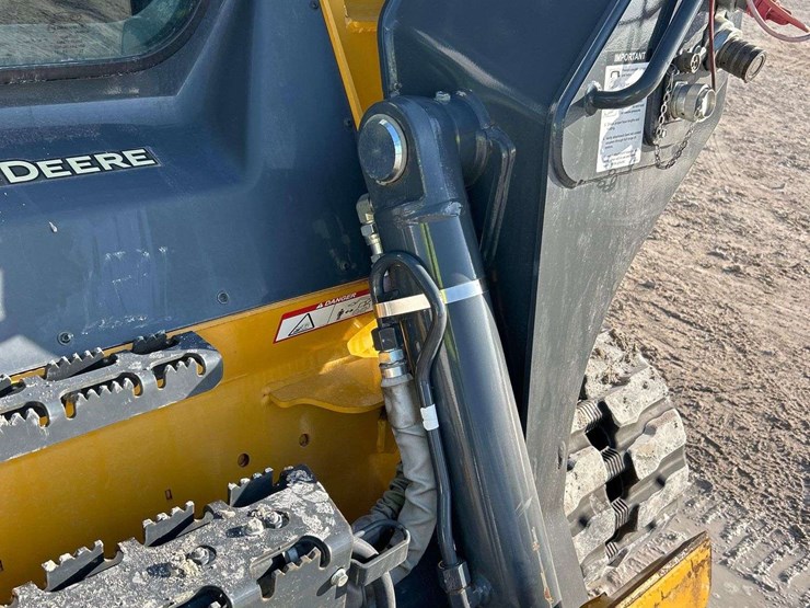 2023-deere-333g-image-21