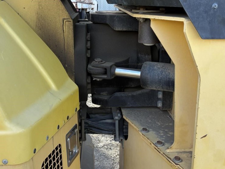 2011-dynapac-cc224hf-image-12