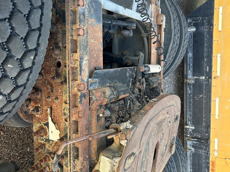 1999-volvo-vnl64t770-image-52