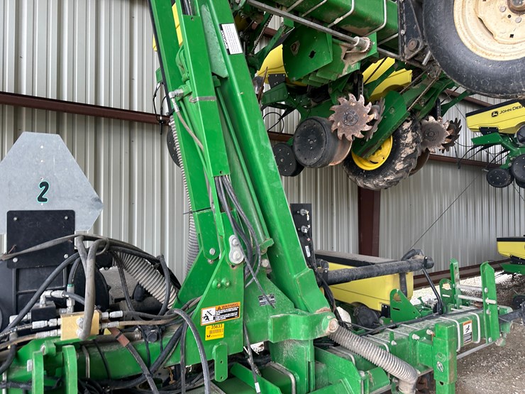 john-deere-1725-image-30