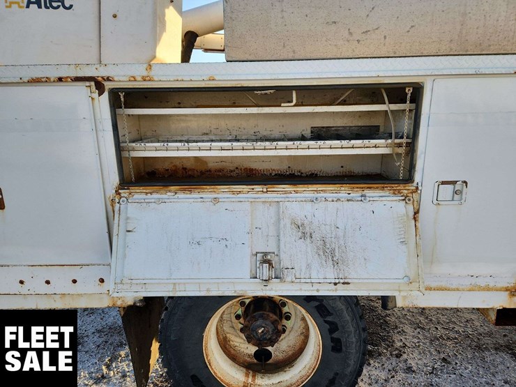 2004-freightliner-m2-106-image-29