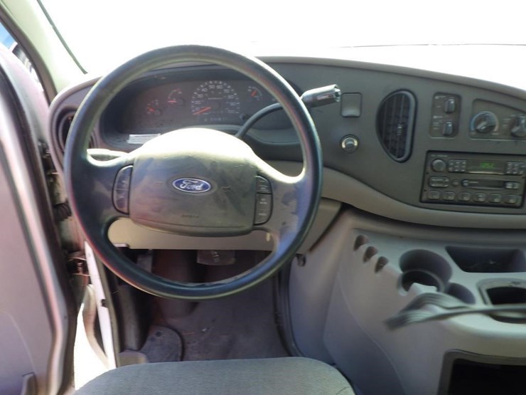 2002-ford-econoline-350-image-9