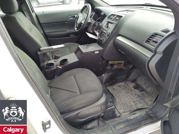 2016-ford-explorer-image-17