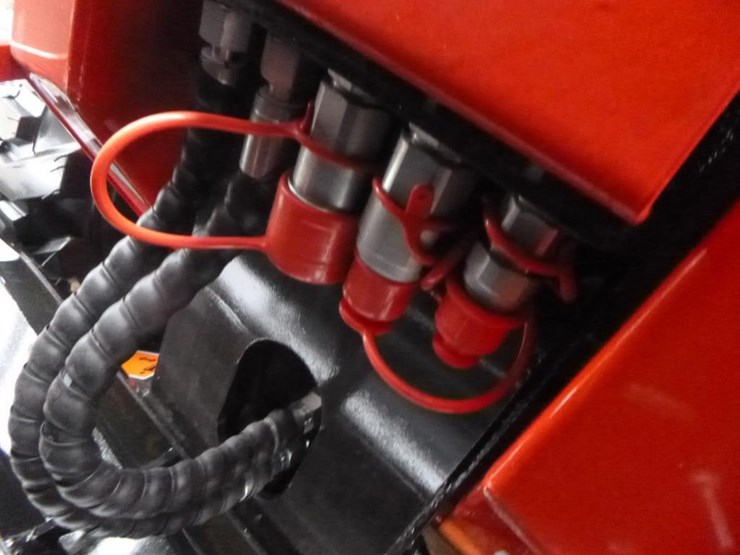 2025-agt-sda140w-skid-steer-loader-image-11