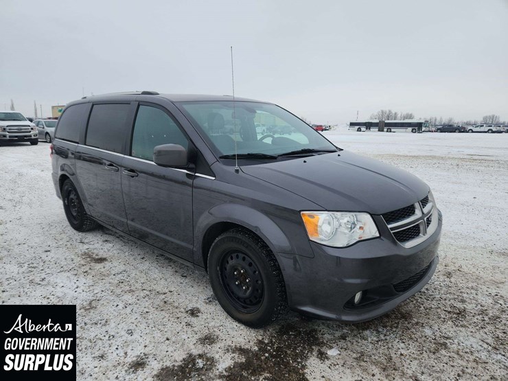 2020-dodge-grand-caravan-sxt-image-2