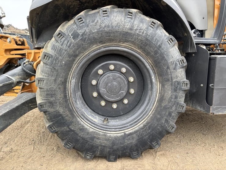 2018-case-580sn-image-31