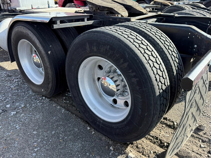 2014-peterbilt-389-image-7