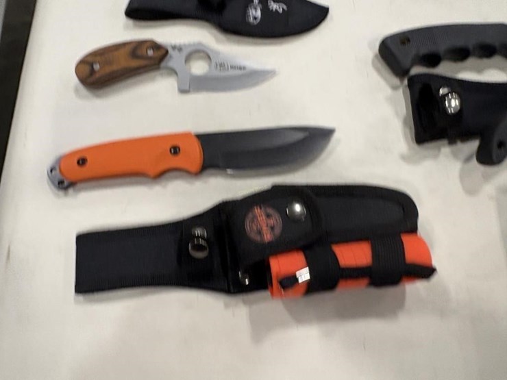 4-hunting-knives-image-2