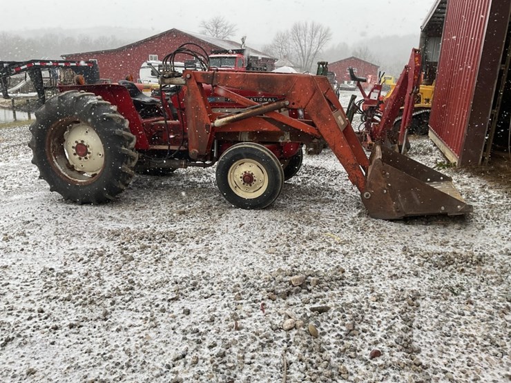 (inv.50089)-international-i464-tractor-loader,-40-hp,-pto,-meter-shows-11,375-hours,-runs-image-2