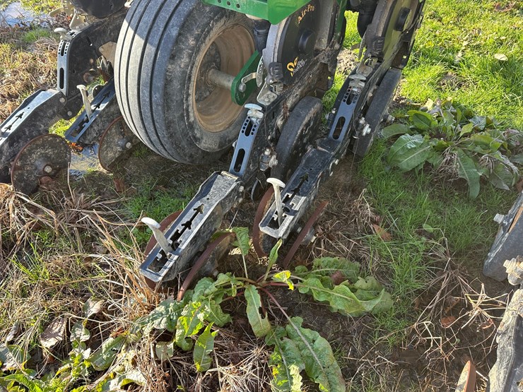 2019-great-plains-yp825a3p-image-5