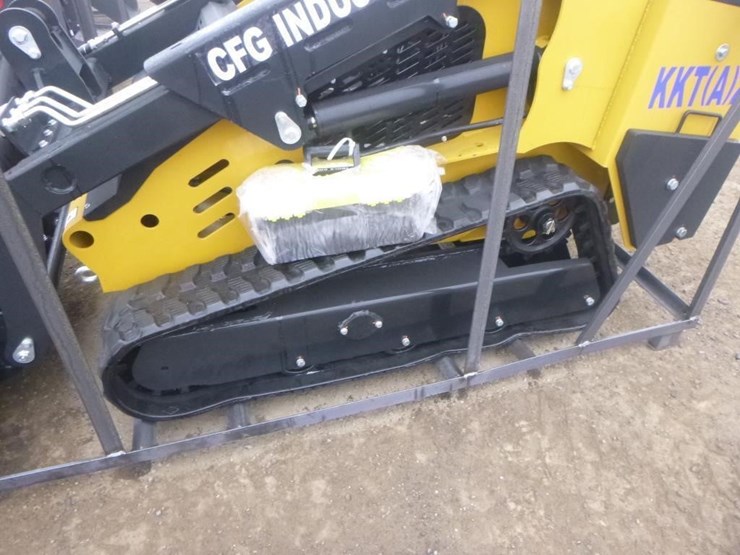 2025-cfg-kktca27-skid-steer-track-loader-image-19
