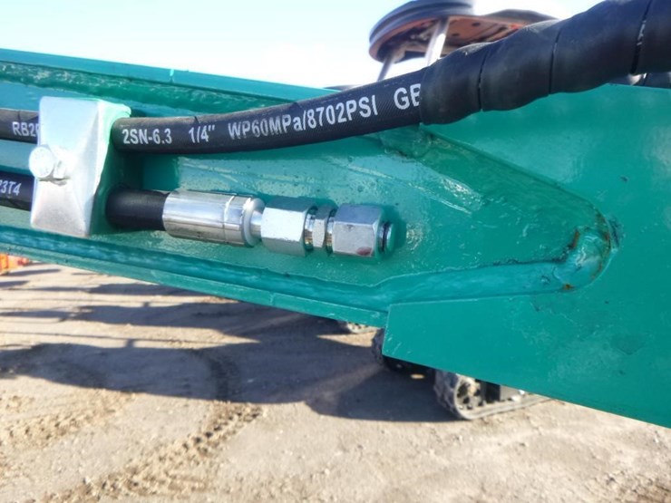 2025-agt-h15r-hydraulic-excavator-image-13