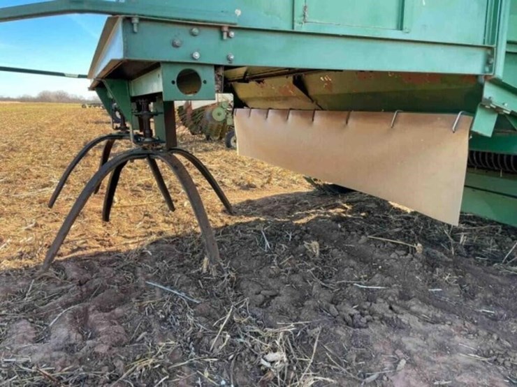 kmc-3360-peanut-harvester-image-15