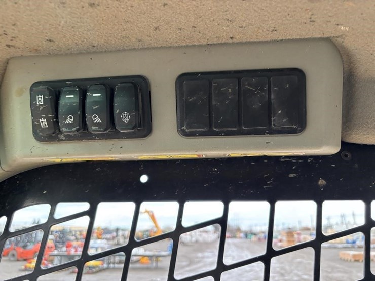 2021-caterpillar-259d3-image-28