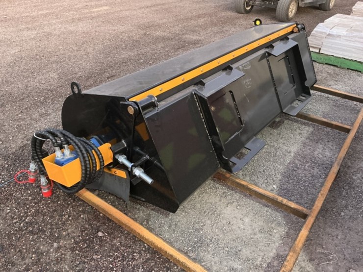 2025-giyi-bs72-box-broom-for-skid-steer-image-3