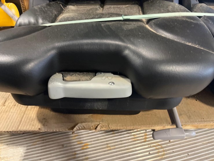 skid-steer-seat-image-2