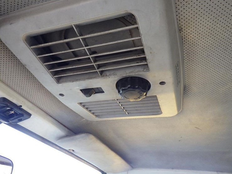 1992-isuzu-npr-image-30