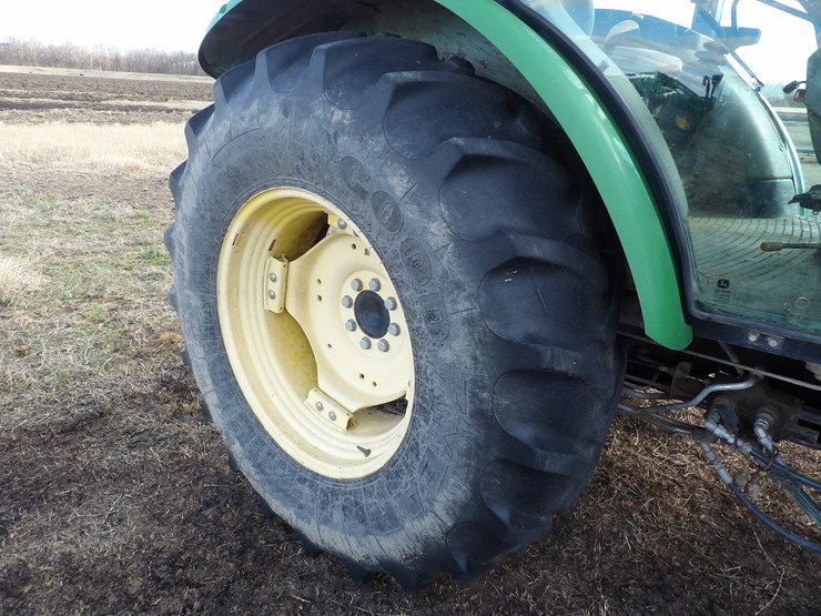 2010-john-deere-5083e-image-12