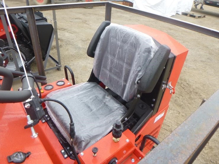 2025-agt-sda140w-skid-steer-loader-image-13