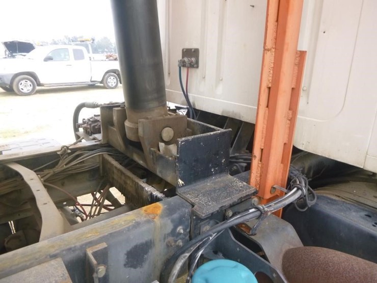 2002-international-2674-image-17