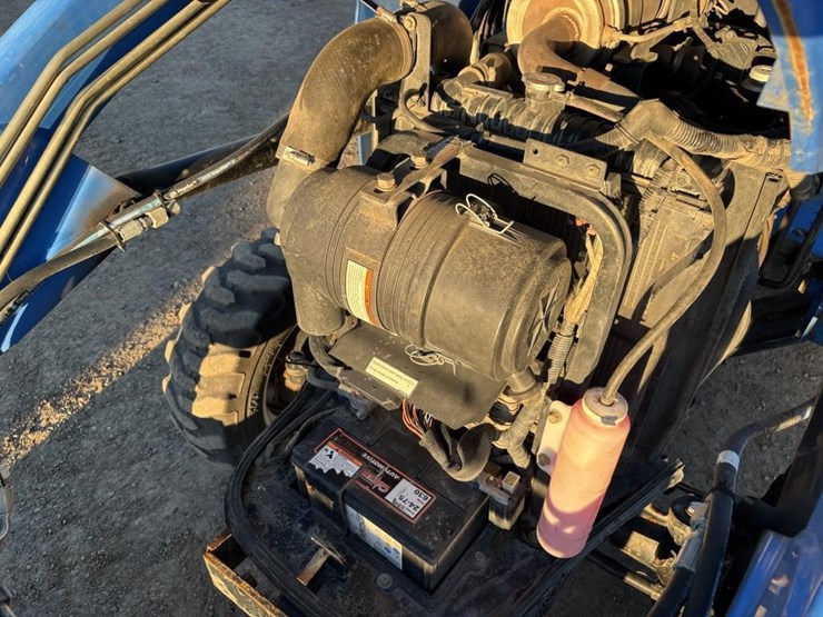 2017-new-holland-workmaster-40-image-41