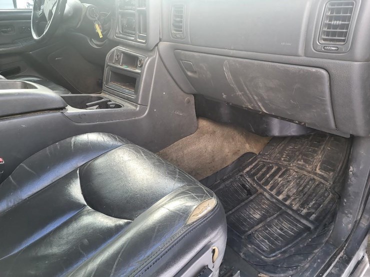 2004-chevrolet-2500hd-image-56