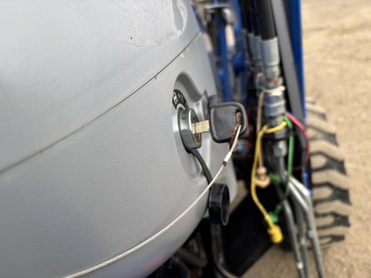 2017-new-holland-workmaster-40-image-35