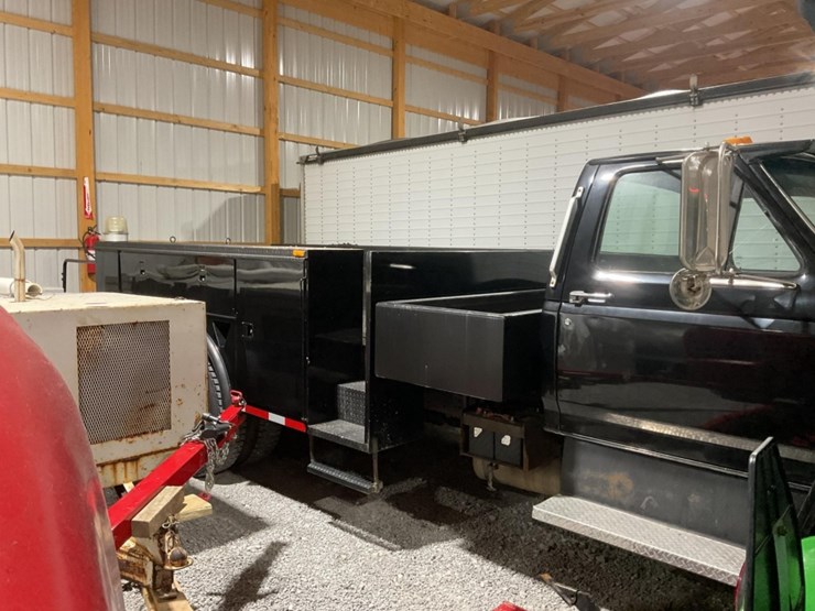 1995-ford-f800-image-9