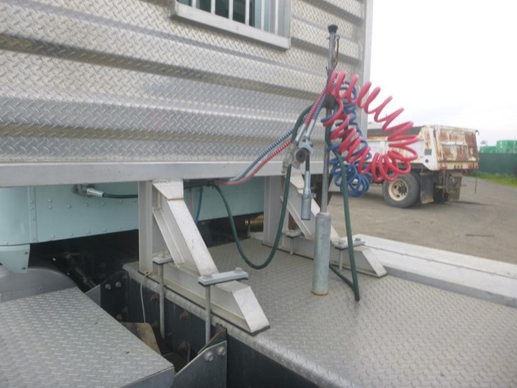 1990-international-9300-image-9