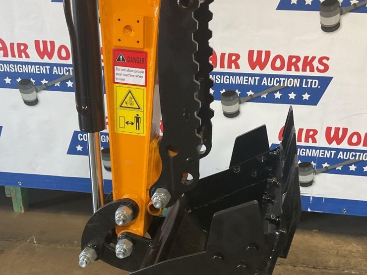 (inv.50039)-new-unused-miva-va13-mini-excavator,-13.5-hp-gas-engine,-manual-thumb,-blade-image-7