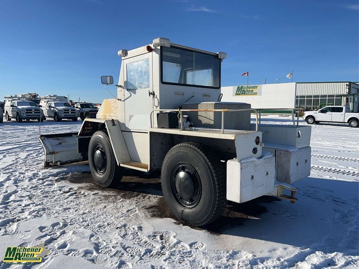 0-airport-tug-with-snow-plow-s/a-service-truck-image-3