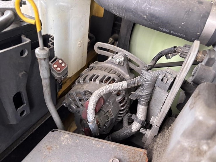 2017-yale-glc120vxntge100-forklift-image-32