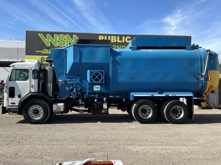 2018-peterbilt-520-image-1