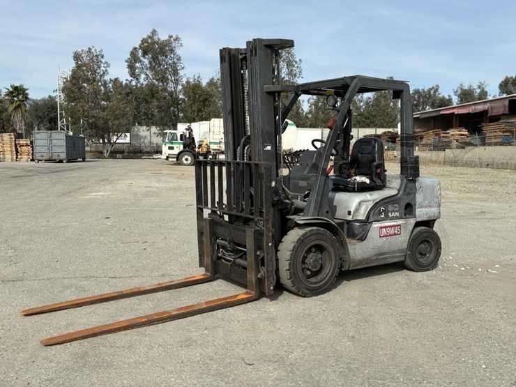 nissan-mug1f2a30jv-image-1