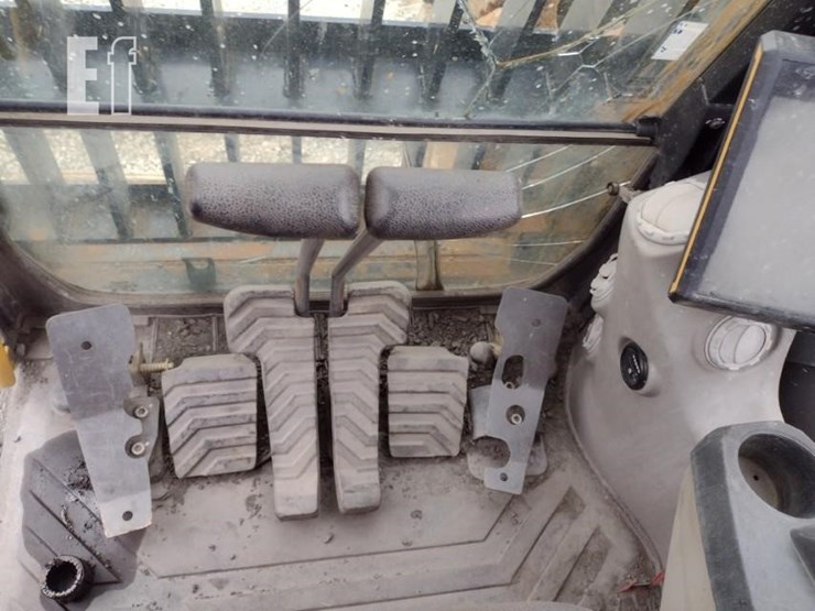 2015-volvo-ec220e-lr-image-12