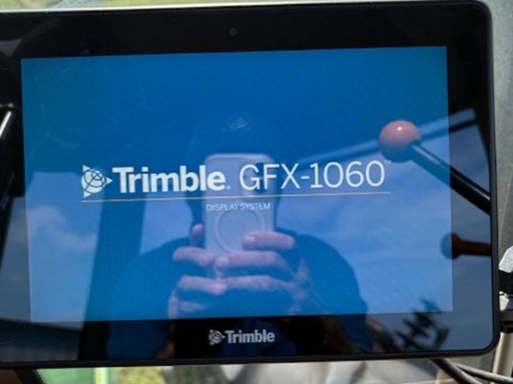 #4154-•-2023-trimble-gfx-1060-guidance-system-with-auto-steer-image-1