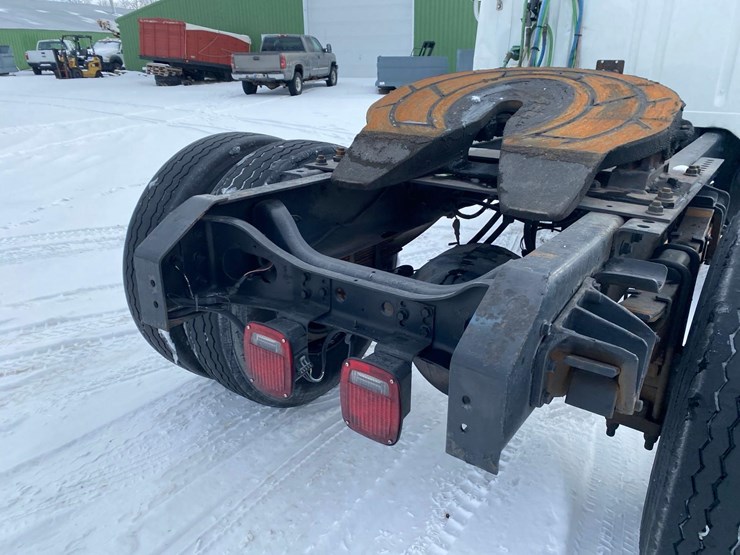 2001-case-ih-4900-image-14