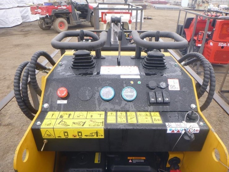 2025-agt-mx-mrt14-skid-steer-track-loader-image-12