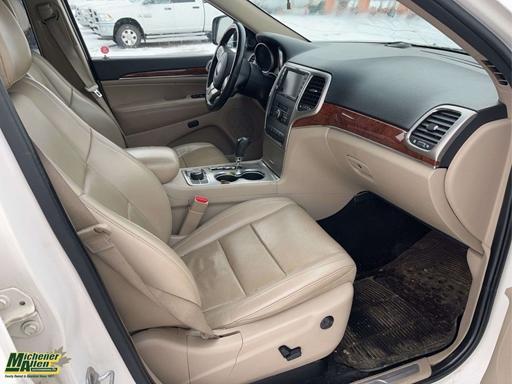 2011-jeep-grand-cherokee-limited-image-18